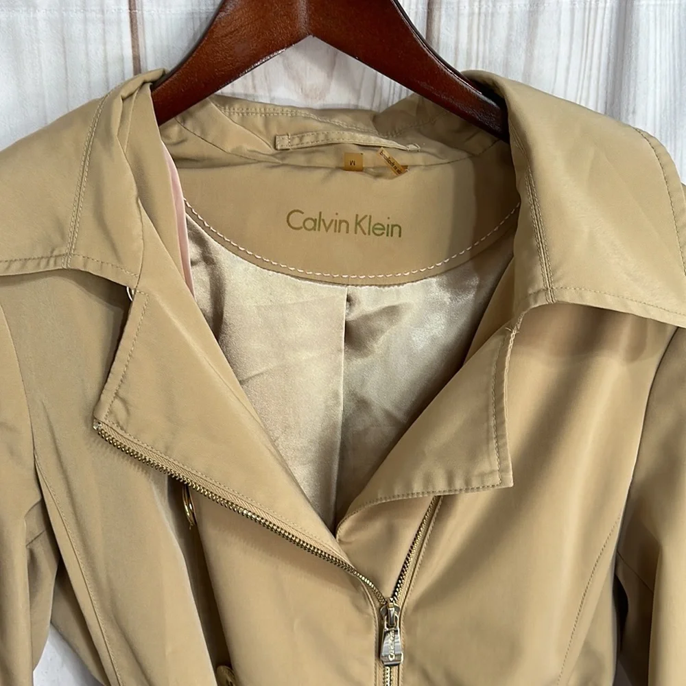 Calvin Klein Belted Trench Coat with Hood | Size medium | Tan color - Picture 16 of 17